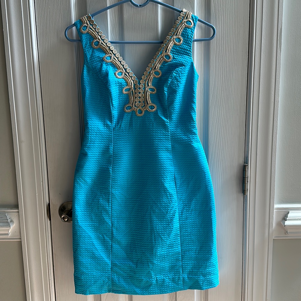 Lilly Pulitzer Dress. V-Neck With Gold Embroidered Detail. Worn Once. Size 00